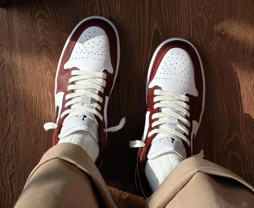 Jordan 1 Low SE 'Dark Pony' (HF3148-102) / (HF3188-102)