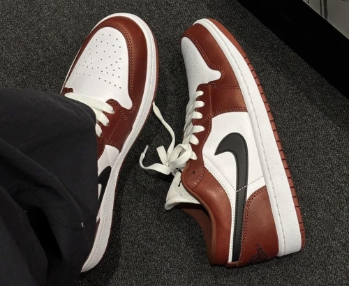 Jordan 1 Low SE 'Dark Pony' (HF3148-102) / (HF3188-102)