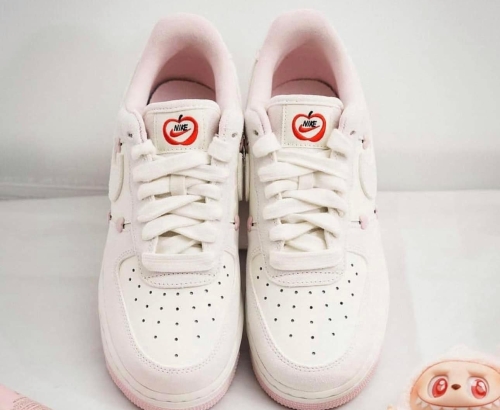 Air Force 1 Low Valentine's Day (2025) (HV5992-111)