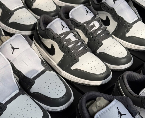 Jordan 1 Low 'Iron Grey' (553558-152)