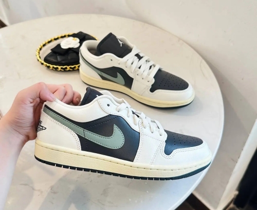 Nike Jordan 1 Low 'Jade Smoke' (DC0774-001)