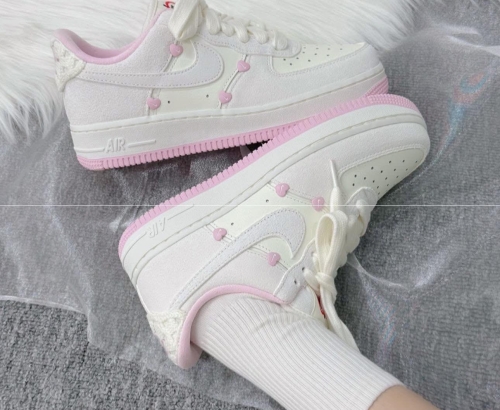 Air Force 1 Low Valentine's Day (2025) (HV5992-111)