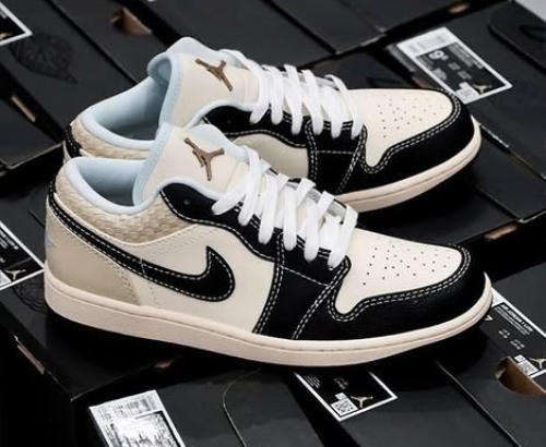 Jordan 1 Low SE "Coconut Milk Black" (HQ3437-101)