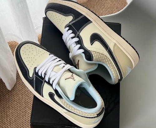 Jordan 1 Low SE "Coconut Milk Black" (HQ3437-101)