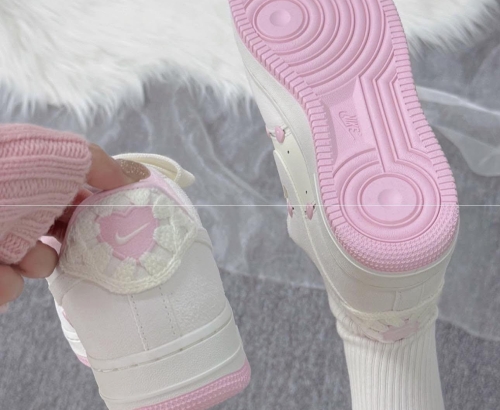 Air Force 1 Low Valentine's Day (2025) (HV5992-111)
