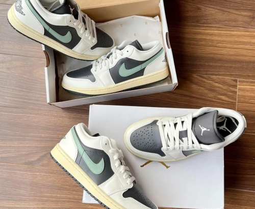 Nike Jordan 1 Low 'Jade Smoke' (DC0774-001)