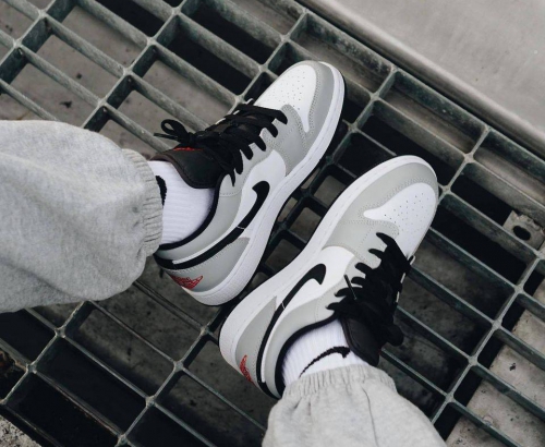 Jordan 1 Low Smoke Grey V2 