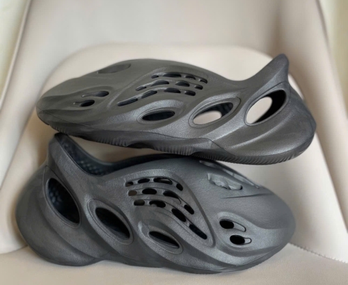 Yeezy Foam Runner Onyx (HP8739)