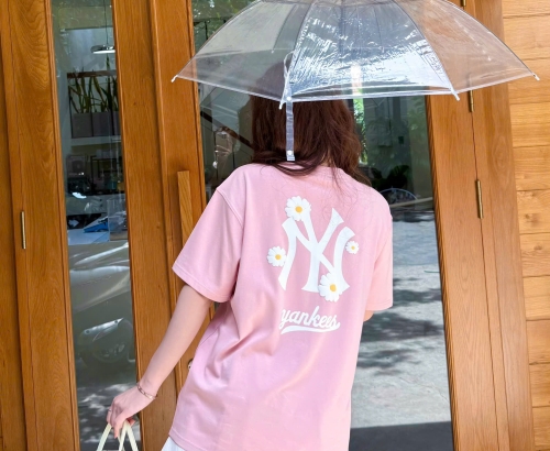 Áo Thun New Era NY Hoa Cúc Hồng